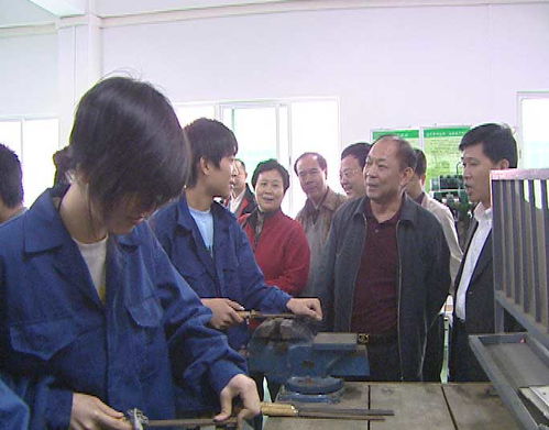 經典珠海新聞 羅春柏考察斗門區職業教育工作